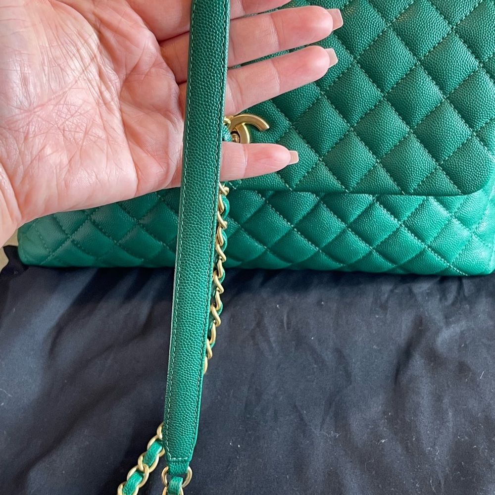 💚 ✨ Gorgeous  Chanel Coco Handle✨💚 - Picture 5 of 14